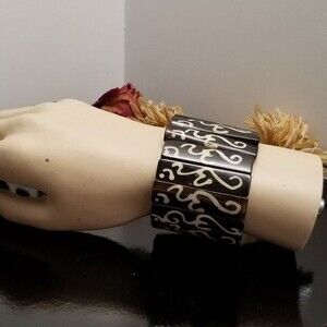 Coconut Shell Stretch Bracelet – Hand Carved Brown & Black Tribal Style